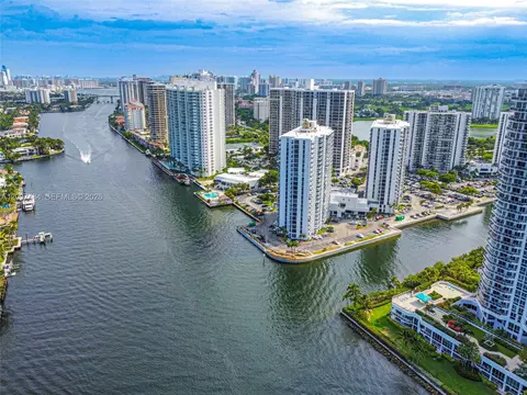 20505 E Country Club Dr #931, Aventura, FL 33180