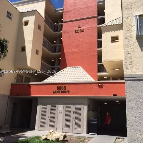 8205 Lake Dr #204, Doral, FL 33166