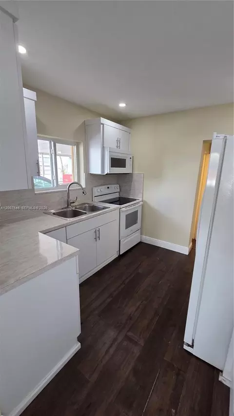 Kitchen - 4795 E 8th Ct, Hialeah, FL 33013 photo 2 of 3