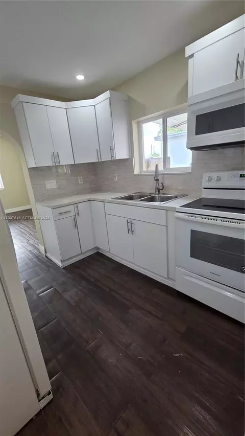 Kitchen - 4795 E 8th Ct, Hialeah, FL 33013 photo 1 of 3
