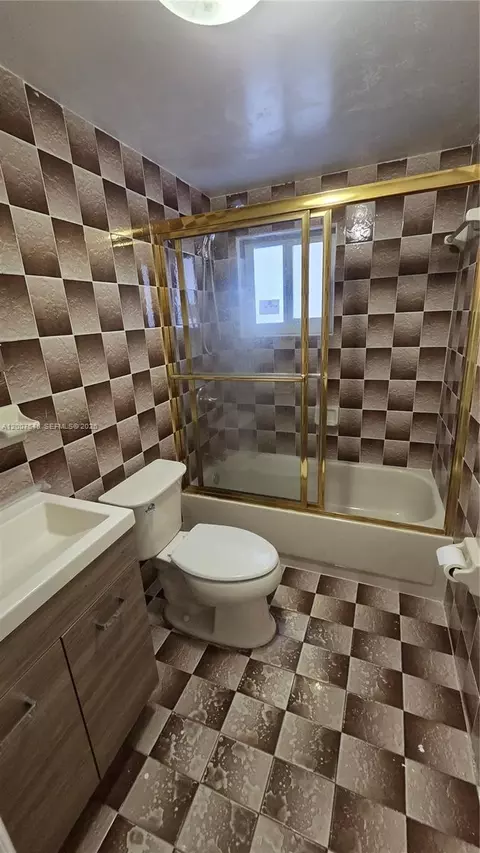 Bath - 4795 E 8th Ct, Hialeah, FL 33013 photo 1 of 1