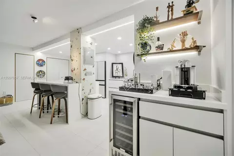 6801 Indian Creek Dr #304, Miami Beach, FL 33141