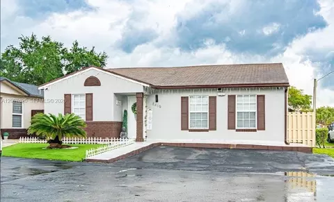 8419 NW 193rd Ln, Hialeah, FL 33015