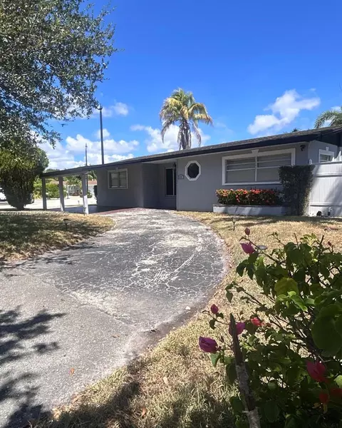 221 NE 24th St, Pompano Beach, FL 33064