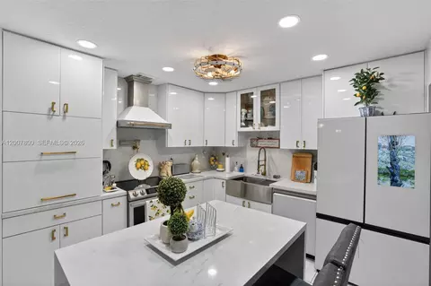 15201 SW 177th Ter, Miami, FL 33187