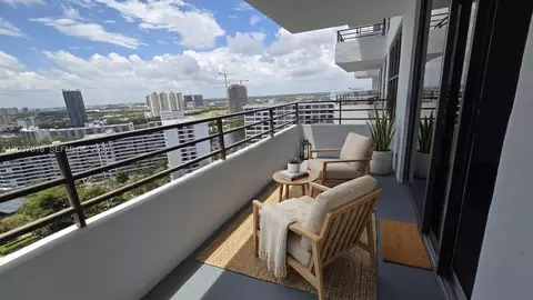 2500 Parkview Dr #2317, Hallandale Beach, FL 33009