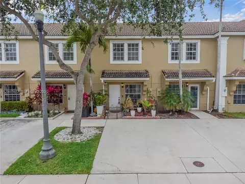 716 SW 122nd Ave, Pembroke Pines, FL 33025