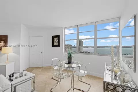905 Brickell Bay Dr #1830, Miami, FL 33131