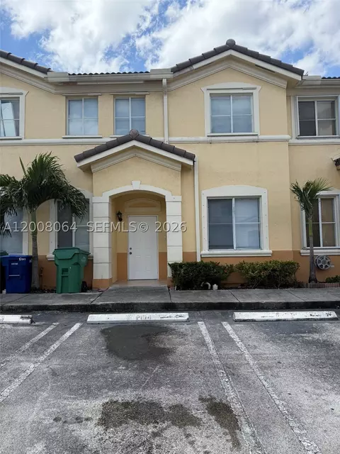 6940 NW 177th St #P104, Hialeah, FL 33015