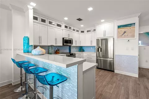 Kitchen - 443 Sombrero Beach Rd, Marathon, FL 33050 photo 2 of 4