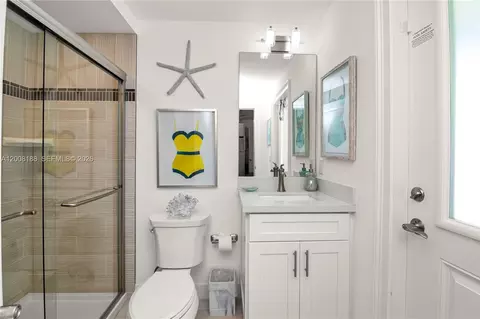 Bath - 443 Sombrero Beach Rd, Marathon, FL 33050 photo 1 of 10