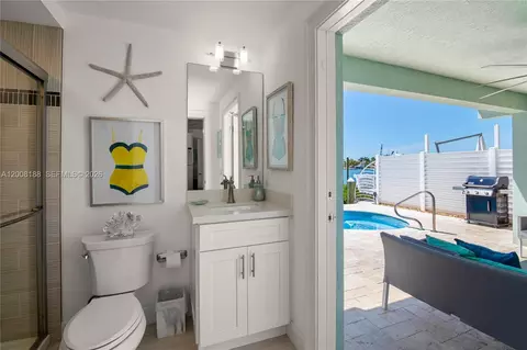 Bath - 443 Sombrero Beach Rd, Marathon, FL 33050 photo 2 of 10