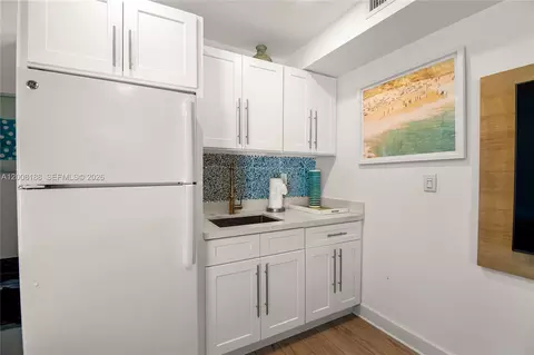 Kitchen - 443 Sombrero Beach Rd, Marathon, FL 33050 photo 1 of 4