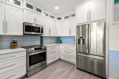 Kitchen - 443 Sombrero Beach Rd, Marathon, FL 33050 photo 4 of 4