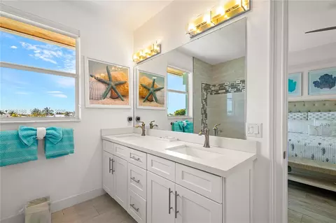 Bath - 443 Sombrero Beach Rd, Marathon, FL 33050 photo 6 of 10