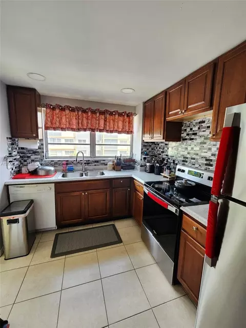 2201 NW 41st Ave #208, Lauderhill, FL 33313