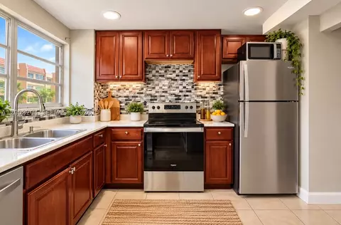2201 NW 41st Ave #208, Lauderhill, FL 33313