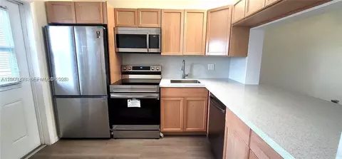 2200 Park Ln #302, Hollywood, FL 33021