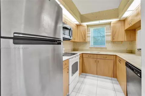 Kitchen - 7597 Red Ruby Dr, Delray Beach, FL 33446 photo 2 of 2