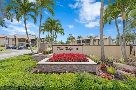 325 Pine Ridge Cir #D-1, Greenacres, FL 33463