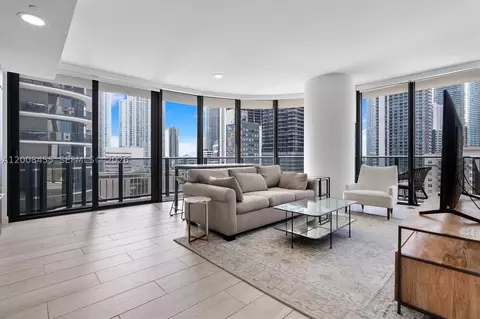 55 SW 9th St #1103, Miami, FL 33130