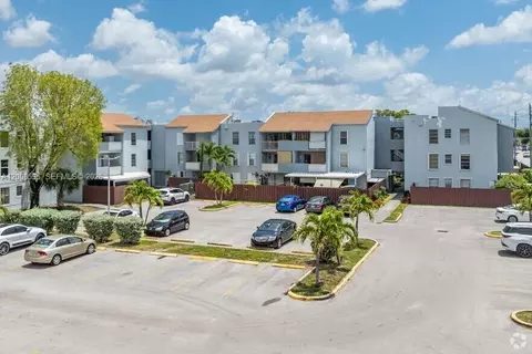 6095 W 18th Ave #S219, Hialeah, FL 33012