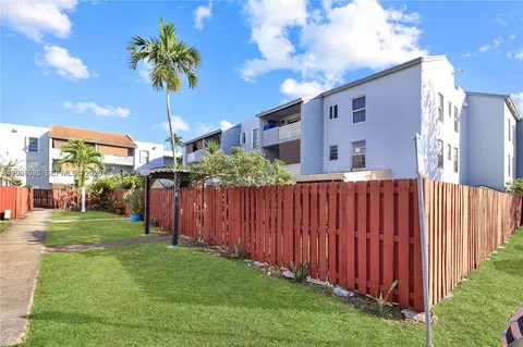 6095 W 18th Ave #S219, Hialeah, FL 33012