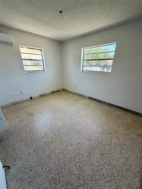 Bedroom - 5373 W 10th Ct, Hialeah, FL 33012 photo 4 of 6