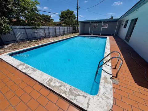 Exterior - 5373 W 10th Ct, Hialeah, FL 33012 photo 4 of 5