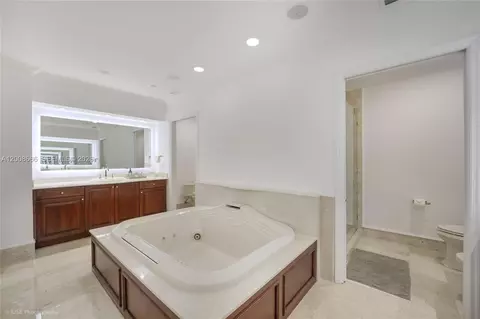 Bath - 3400 SW 27th Ave #2202, Miami, FL 33133 photo 2 of 4