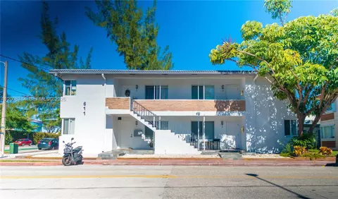 611 74th St, Miami Beach, FL 33141