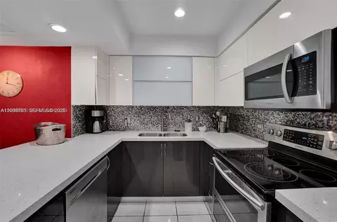 6821 Brookline Dr #6821, Hialeah, FL 33015