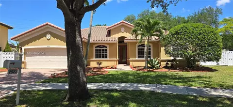 2823 Poinciana Cir, Hollywood, FL 33026