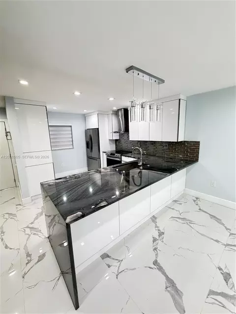 1100 W 35th St #4, Hialeah, FL 33012