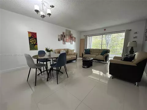 8818 W Mcnab Rd #303, Tamarac, FL 33321
