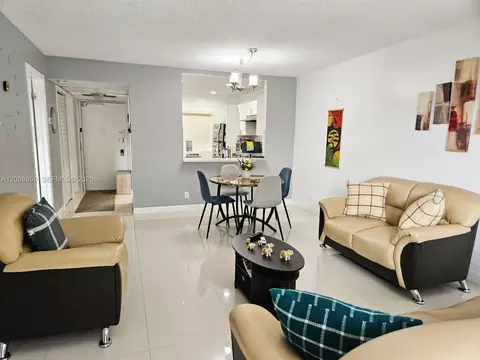 8818 W Mcnab Rd #303, Tamarac, FL 33321