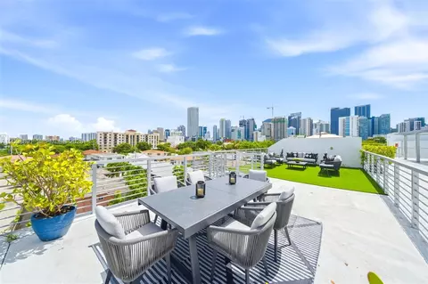 545 SW 11th St #308, Miami, FL 33129