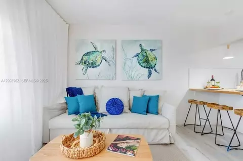 7326 Collins Ave #201, Miami Beach, FL 33141