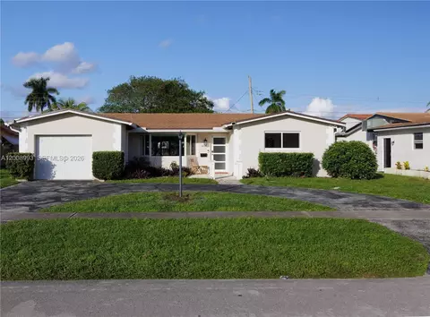 609 S Crescent Dr, Hollywood, FL 33021