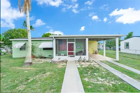 1570 NE 15th St, Homestead, FL 33033