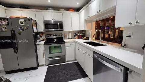 1101 Colony Point Cir #218, Pembroke Pines, FL 33026