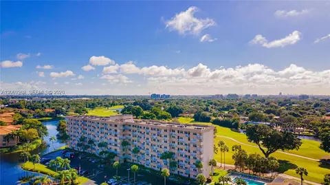 250 Jacaranda Dr #508, Plantation, FL 33324
