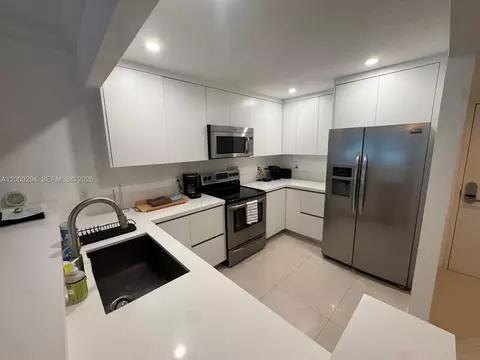 2301 Collins Ave #427, Miami Beach, FL 33139