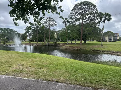 3597 Birdie Dr #308, Green Acres, FL 33460