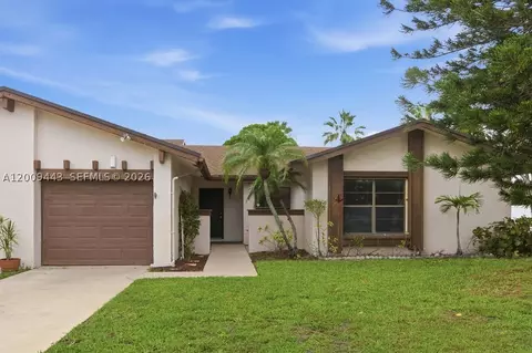 6125 Elsinore Cir, Greenacres, FL 33463