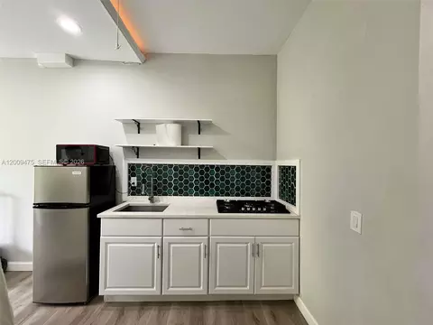 Kitchen - 2363 NE 20 Th Ave, Naples, FL 34120 photo 3 of 3