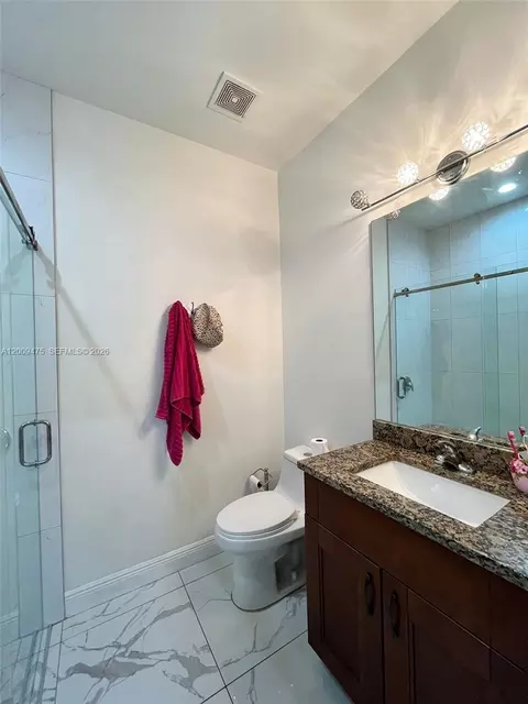 Bath - 2363 NE 20 Th Ave, Naples, FL 34120 photo 4 of 4