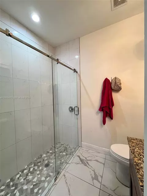 Bath - 2363 NE 20 Th Ave, Naples, FL 34120 photo 3 of 4