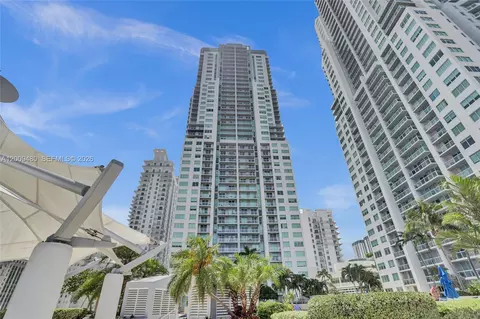 253 NE 2nd St #3304, Miami, FL 33132
