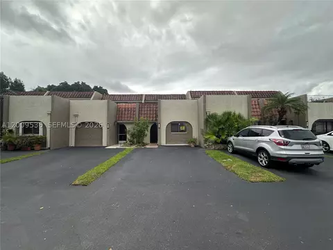 295 Jacaranda Dr #20, Plantation, FL 33324